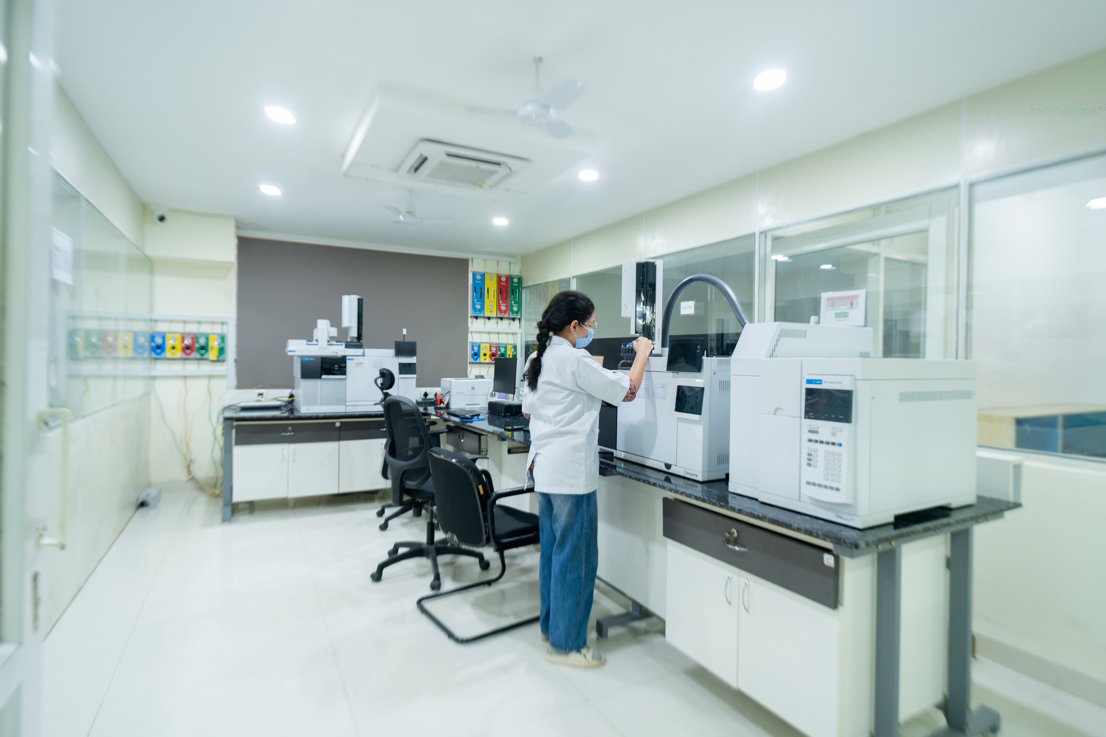 Acropolis Institute of Pharmaceutical Education and Research background